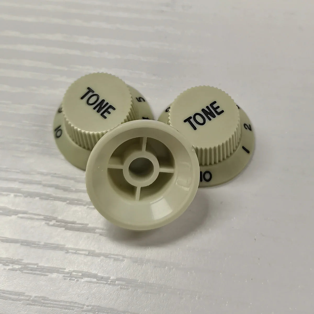 FLEOR 3pcs Plastic 2T1V Volume Tone Control Knobs High Dome Caps for ST Guitar