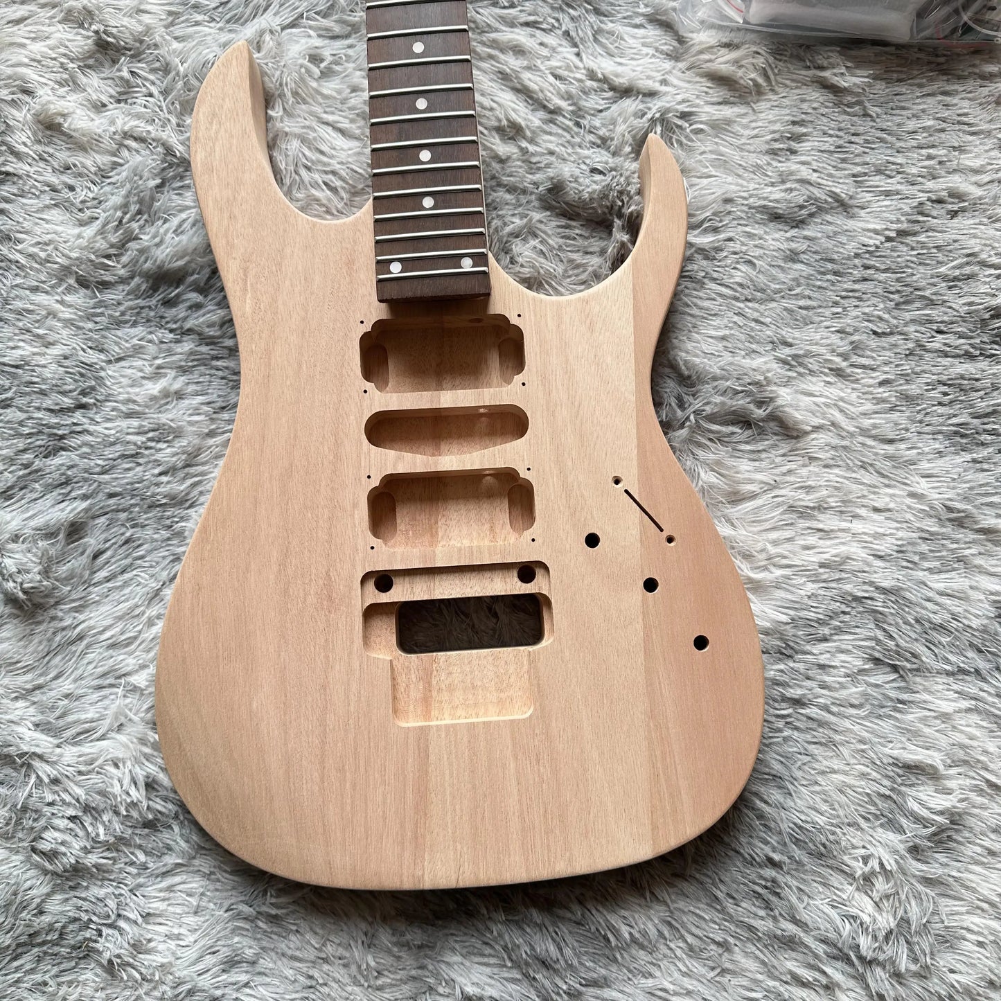 DIY ST dinky-Style Electric Guitar Kit – FR-style Tremolo